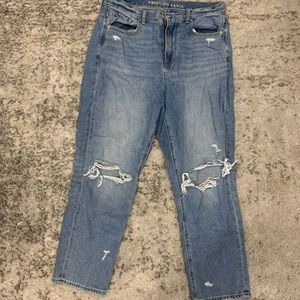 American Eagle 8 Short Ripped Mom Jeans
